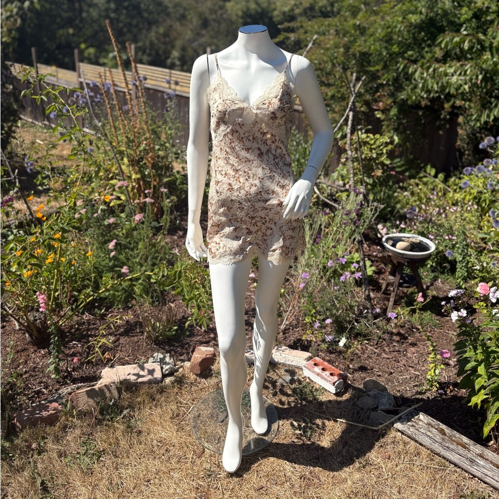 Victoria’s Secret Lace Floral Paisley Satin Mini  Slip Dress in size Small